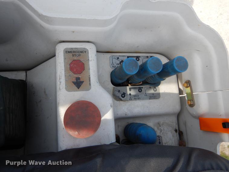 image for item DE8283 2008 Chevrolet T8500 bucket truck