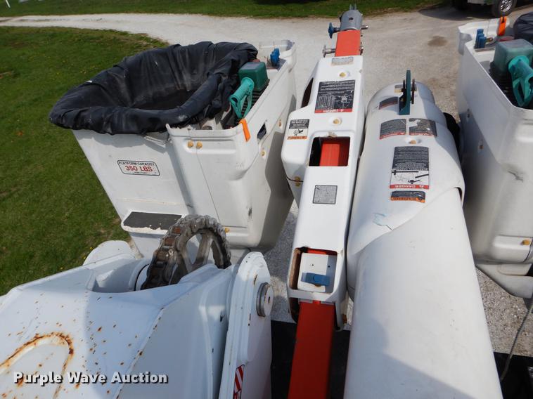 image for item DE8283 2008 Chevrolet T8500 bucket truck