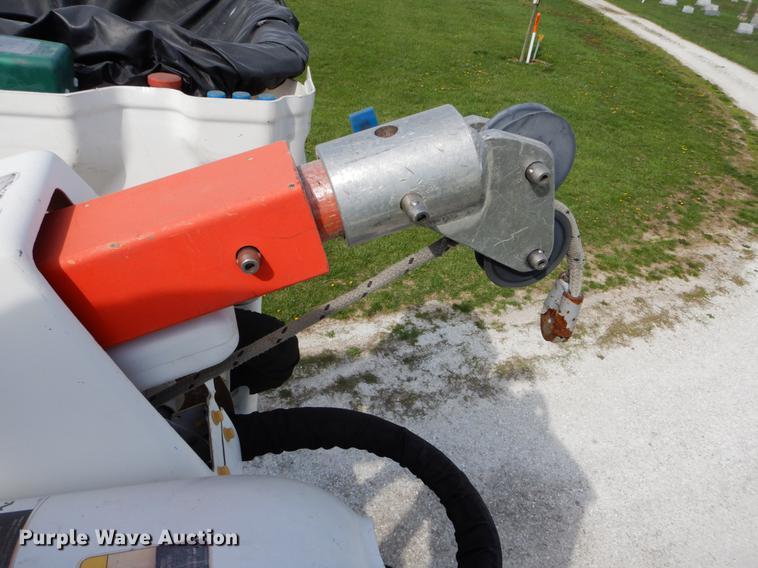 image for item DE8283 2008 Chevrolet T8500 bucket truck
