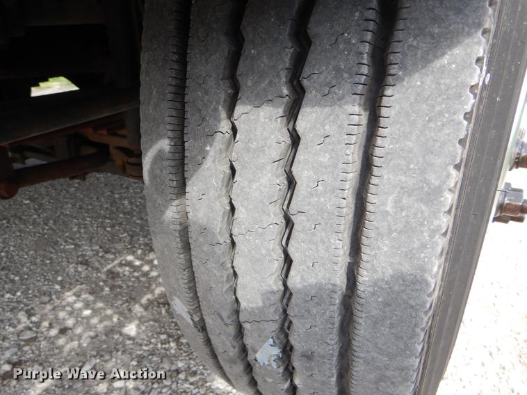 image for item DE8283 2008 Chevrolet T8500 bucket truck