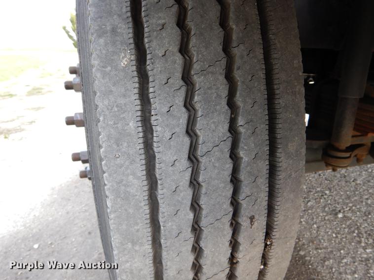 image for item DE8283 2008 Chevrolet T8500 bucket truck