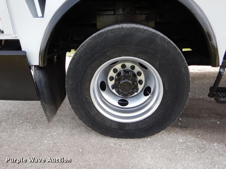 image for item DE8283 2008 Chevrolet T8500 bucket truck