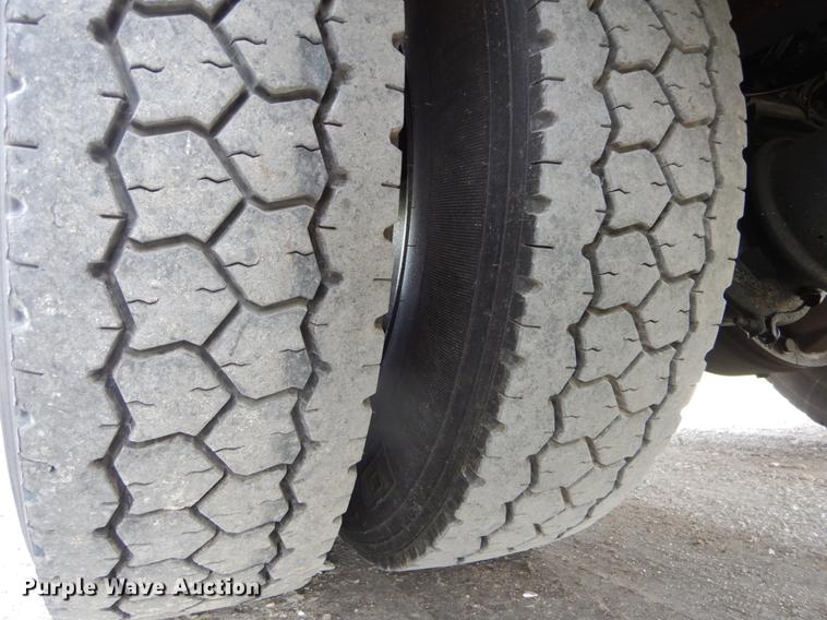 image for item DE8283 2008 Chevrolet T8500 bucket truck