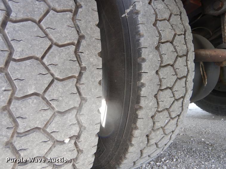 image for item DE8283 2008 Chevrolet T8500 bucket truck