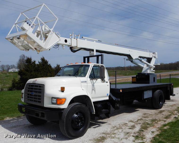 image for item DE8288 1996 Ford F800 bucket truck