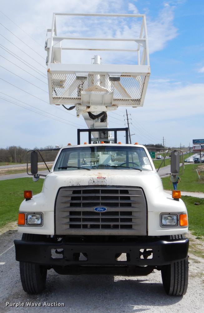 image for item DE8288 1996 Ford F800 bucket truck