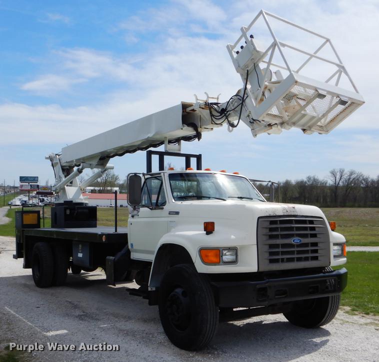 image for item DE8288 1996 Ford F800 bucket truck