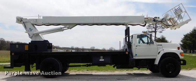 image for item DE8288 1996 Ford F800 bucket truck