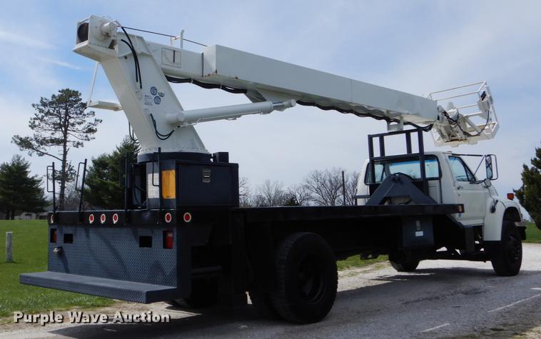 image for item DE8288 1996 Ford F800 bucket truck