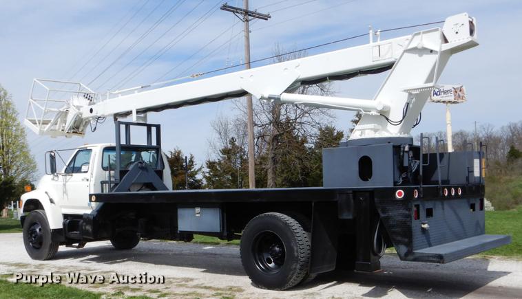 image for item DE8288 1996 Ford F800 bucket truck
