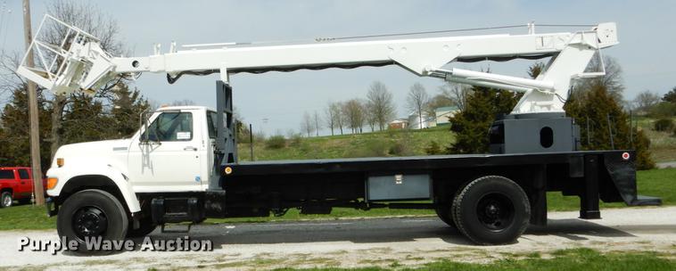 image for item DE8288 1996 Ford F800 bucket truck