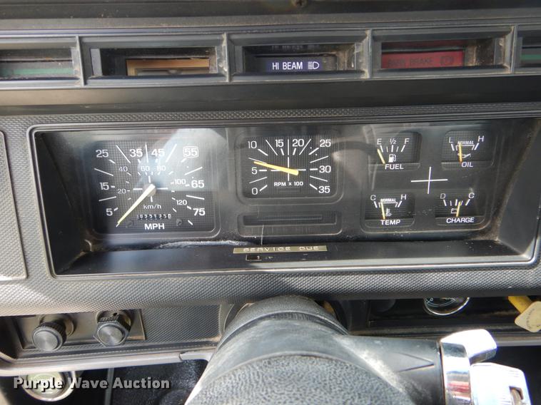 image for item DE8288 1996 Ford F800 bucket truck