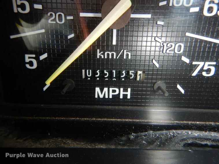 image for item DE8288 1996 Ford F800 bucket truck