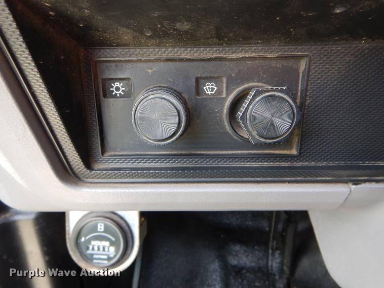 image for item DE8288 1996 Ford F800 bucket truck