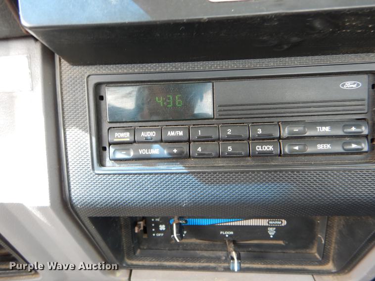 image for item DE8288 1996 Ford F800 bucket truck