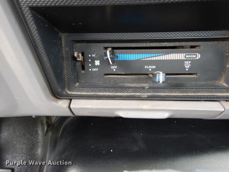 image for item DE8288 1996 Ford F800 bucket truck