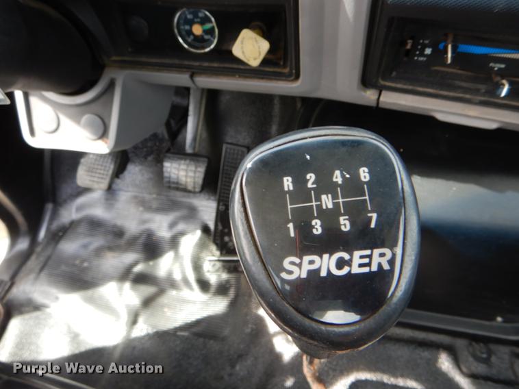 image for item DE8288 1996 Ford F800 bucket truck