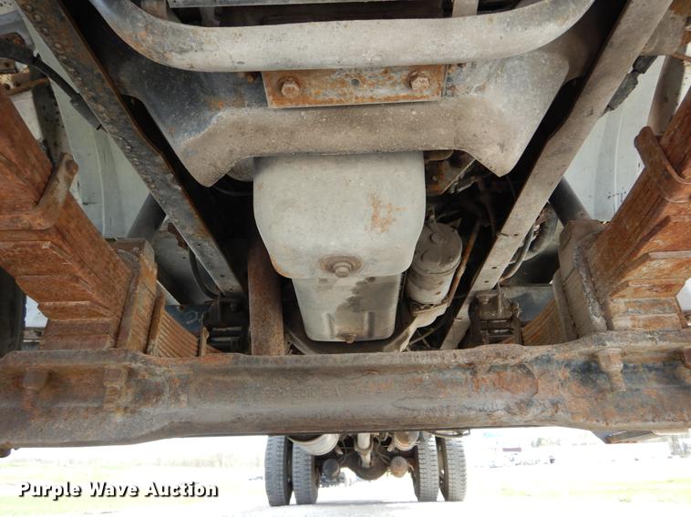 image for item DE8288 1996 Ford F800 bucket truck