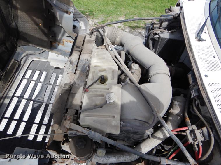 image for item DE8288 1996 Ford F800 bucket truck