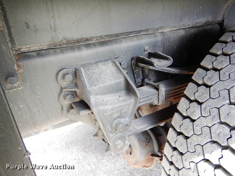 image for item DE8288 1996 Ford F800 bucket truck
