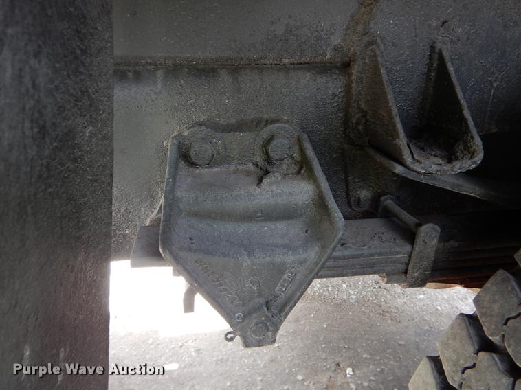 image for item DE8288 1996 Ford F800 bucket truck