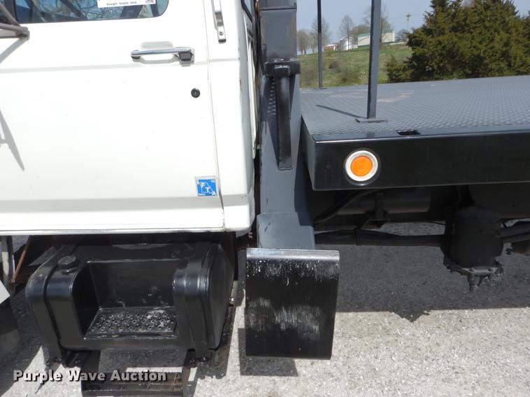 image for item DE8288 1996 Ford F800 bucket truck