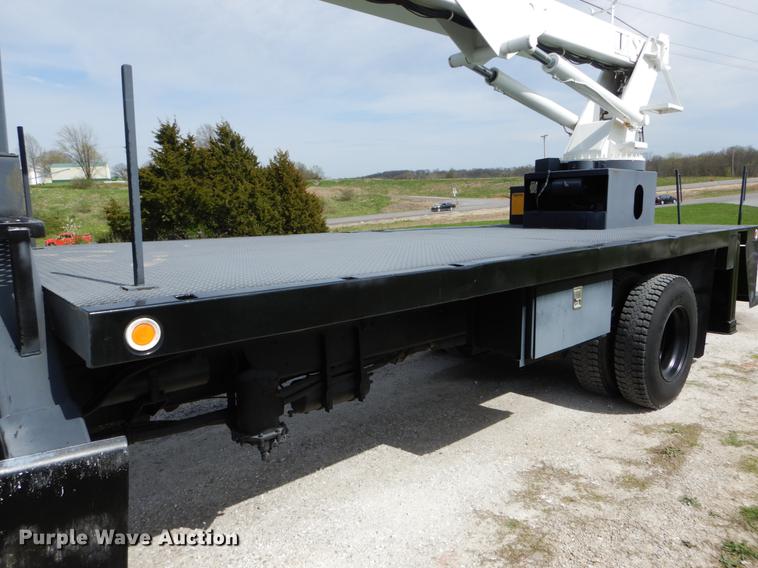 image for item DE8288 1996 Ford F800 bucket truck
