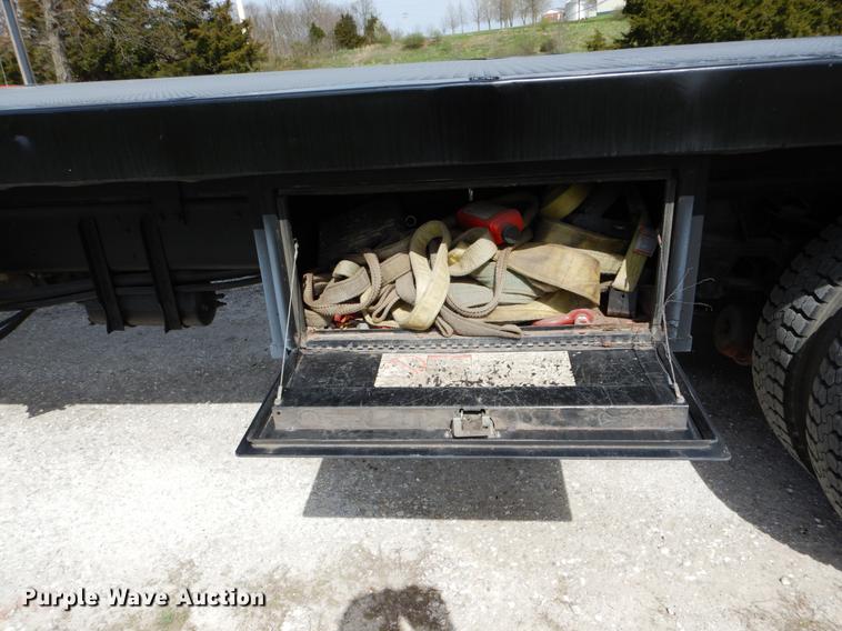 image for item DE8288 1996 Ford F800 bucket truck