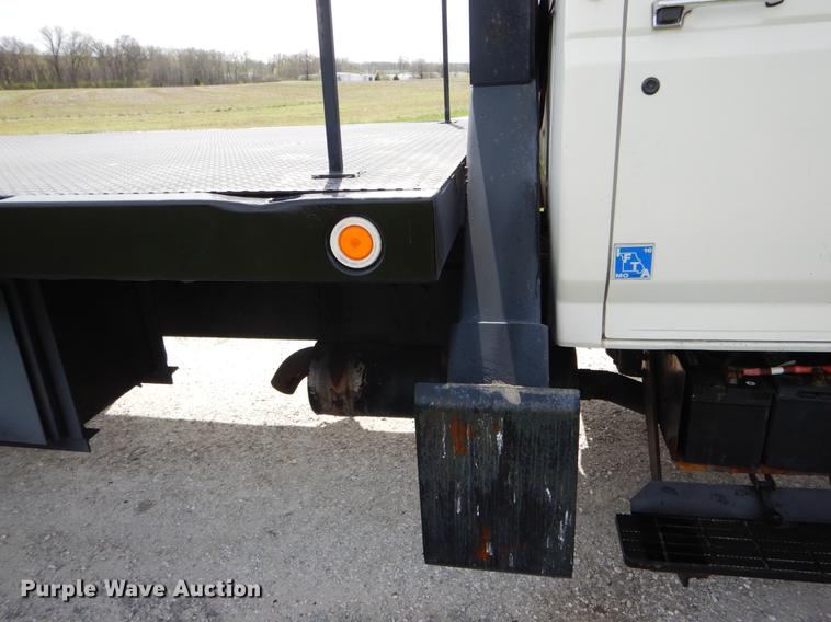 image for item DE8288 1996 Ford F800 bucket truck