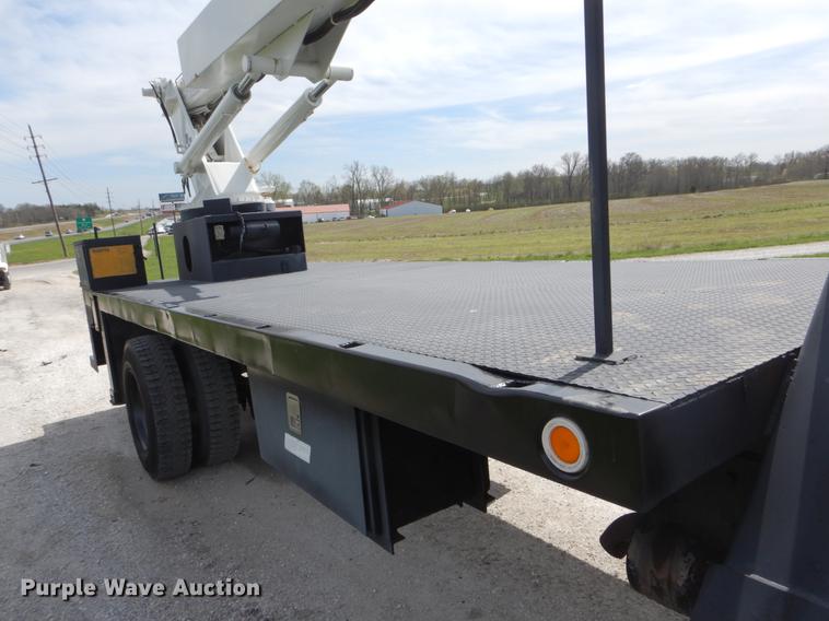image for item DE8288 1996 Ford F800 bucket truck