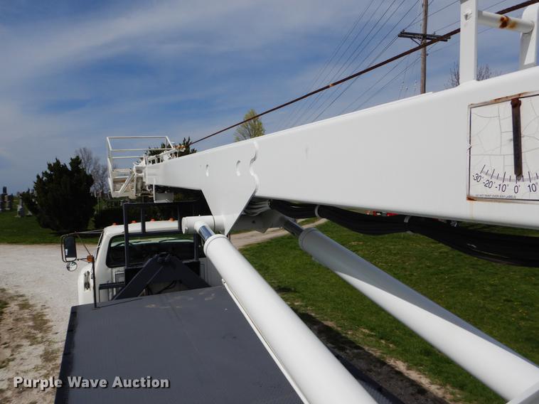 image for item DE8288 1996 Ford F800 bucket truck