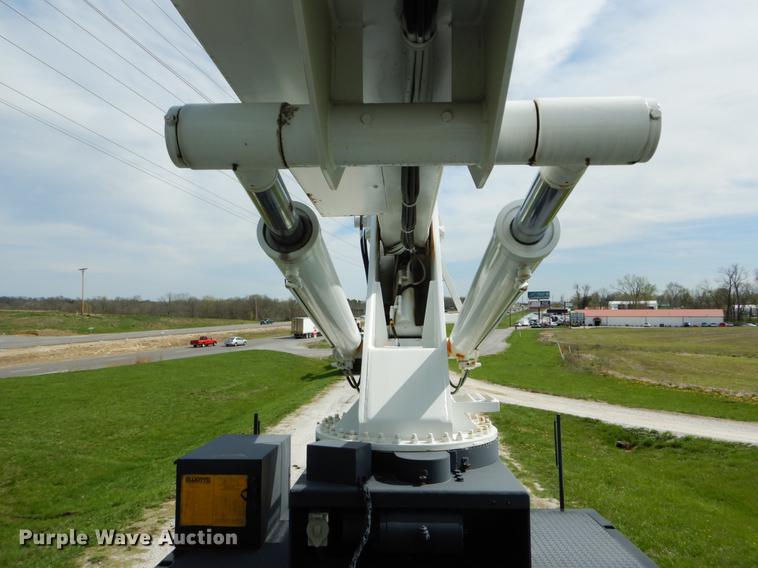 image for item DE8288 1996 Ford F800 bucket truck