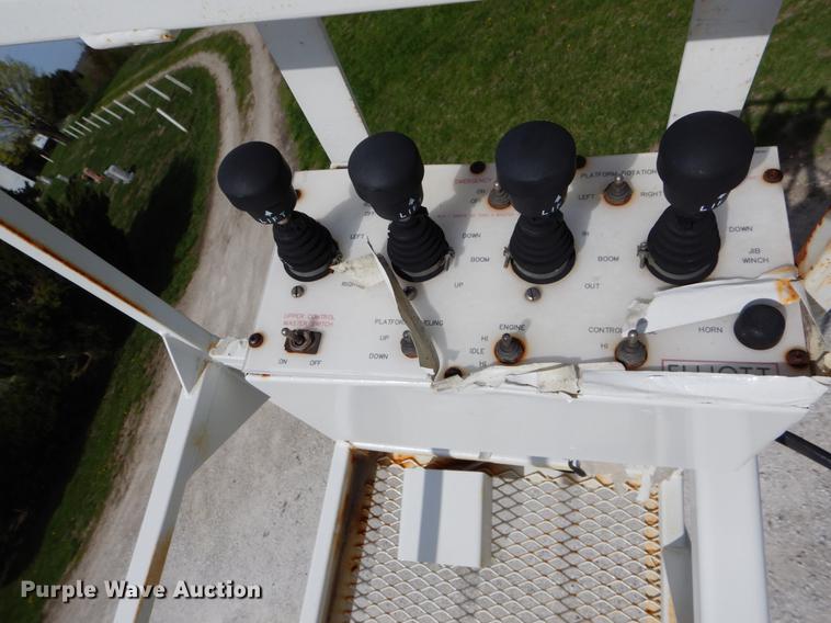 image for item DE8288 1996 Ford F800 bucket truck