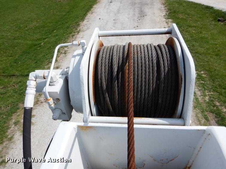 image for item DE8288 1996 Ford F800 bucket truck