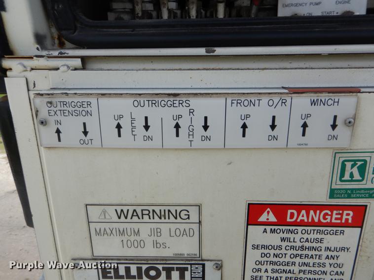 image for item DE8288 1996 Ford F800 bucket truck