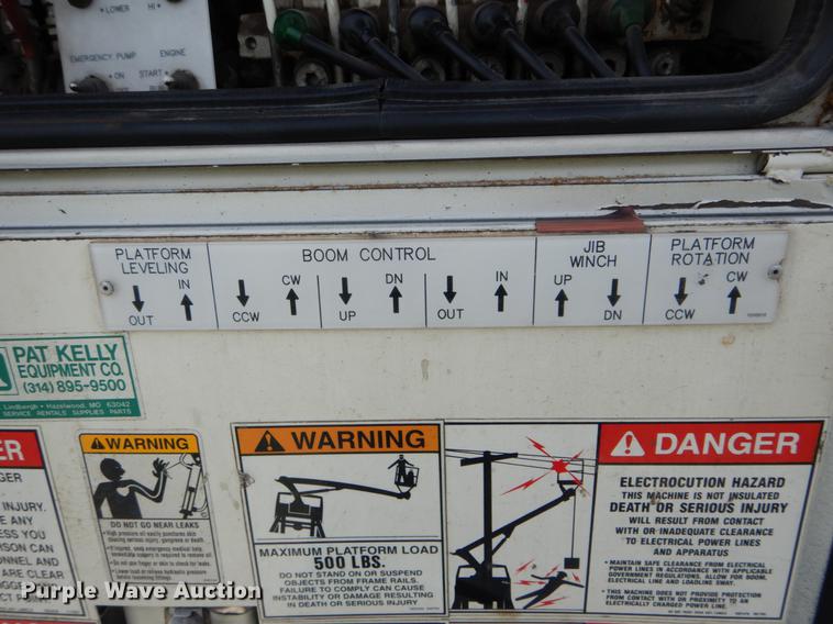 image for item DE8288 1996 Ford F800 bucket truck