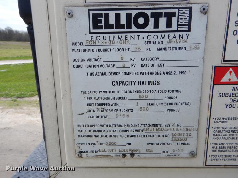 image for item DE8288 1996 Ford F800 bucket truck