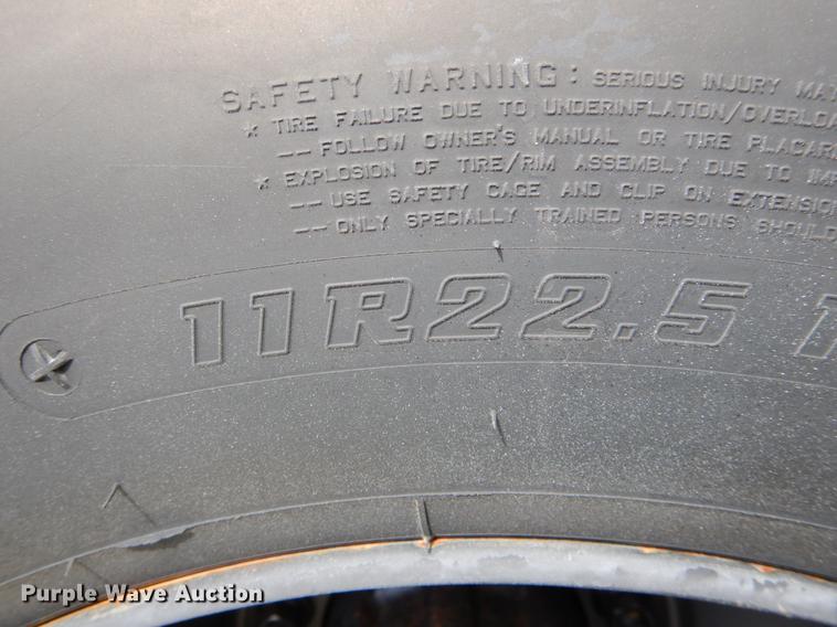 image for item DE8288 1996 Ford F800 bucket truck