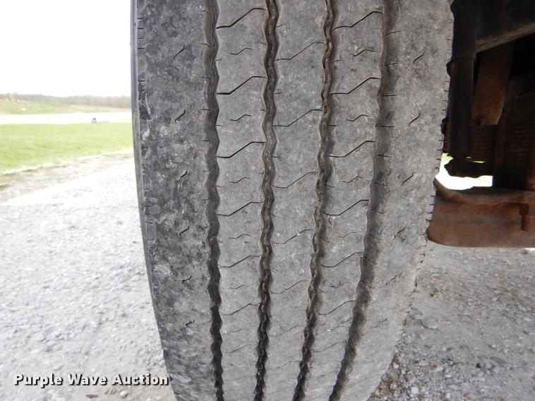 image for item DE8288 1996 Ford F800 bucket truck