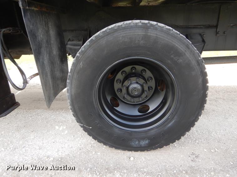 image for item DE8288 1996 Ford F800 bucket truck