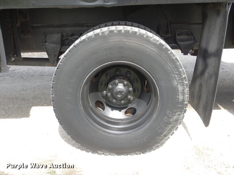 image for item DE8288 1996 Ford F800 bucket truck