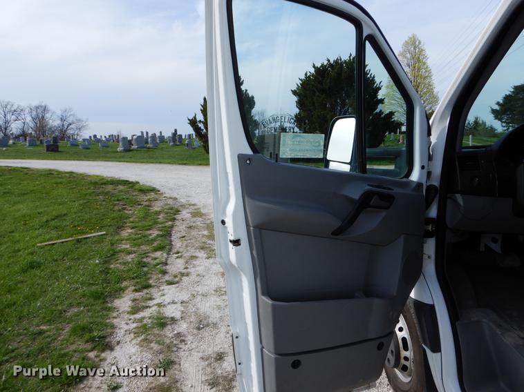 image for item DE8292 2012 Freightliner Sprinter 3500 box truck