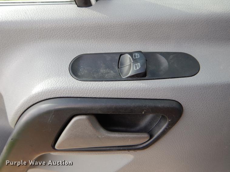 image for item DE8292 2012 Freightliner Sprinter 3500 box truck