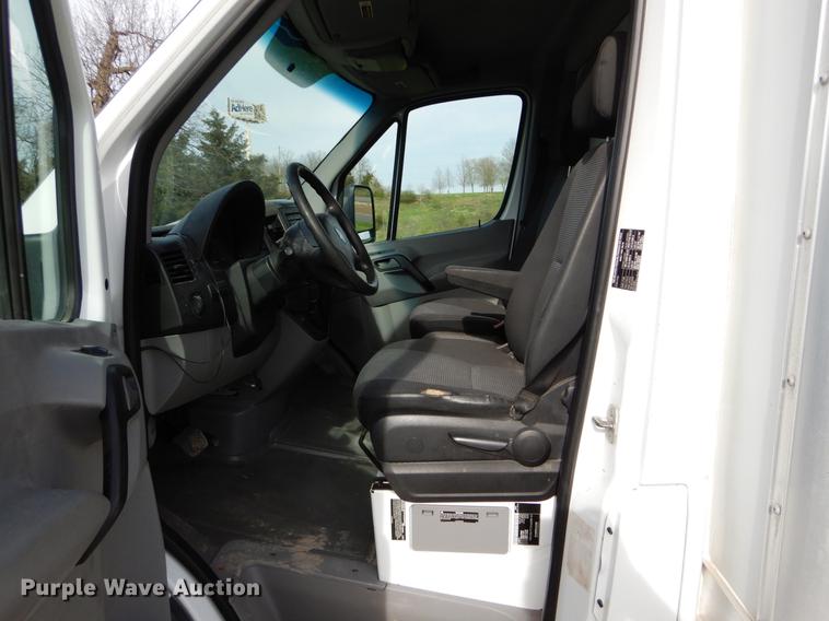 image for item DE8292 2012 Freightliner Sprinter 3500 box truck