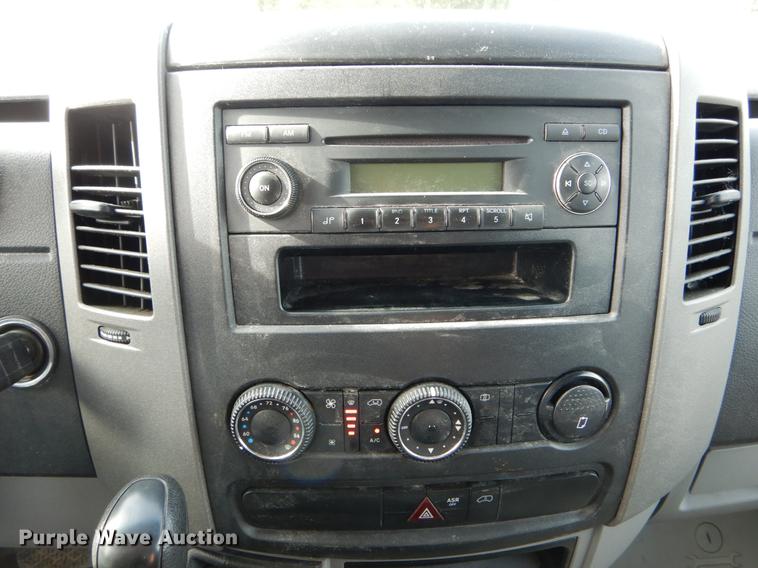 image for item DE8292 2012 Freightliner Sprinter 3500 box truck