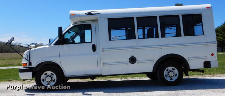 image for item DE8297 2010 Chevrolet Express G3500 school bus