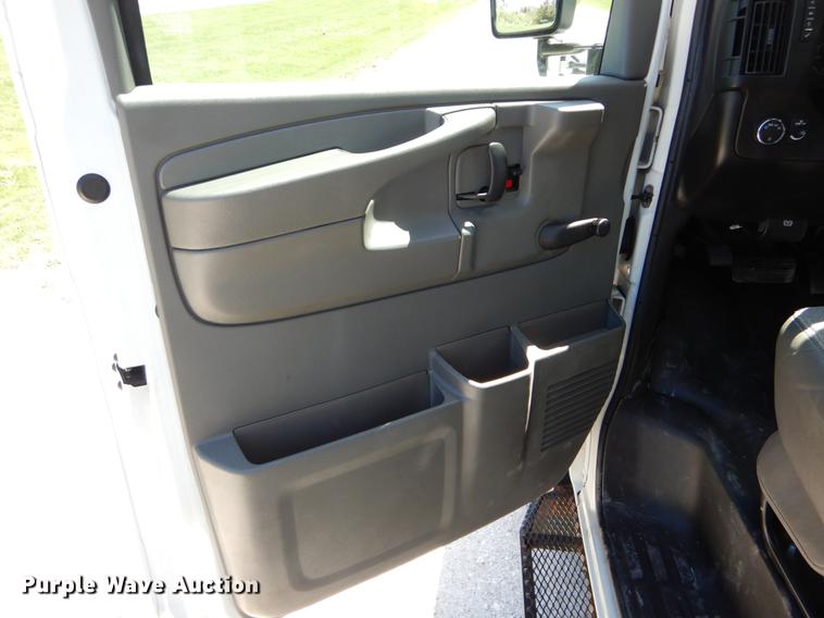 image for item DE8297 2010 Chevrolet Express G3500 school bus