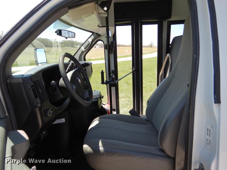 image for item DE8297 2010 Chevrolet Express G3500 school bus