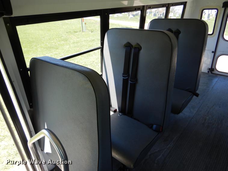 image for item DE8297 2010 Chevrolet Express G3500 school bus