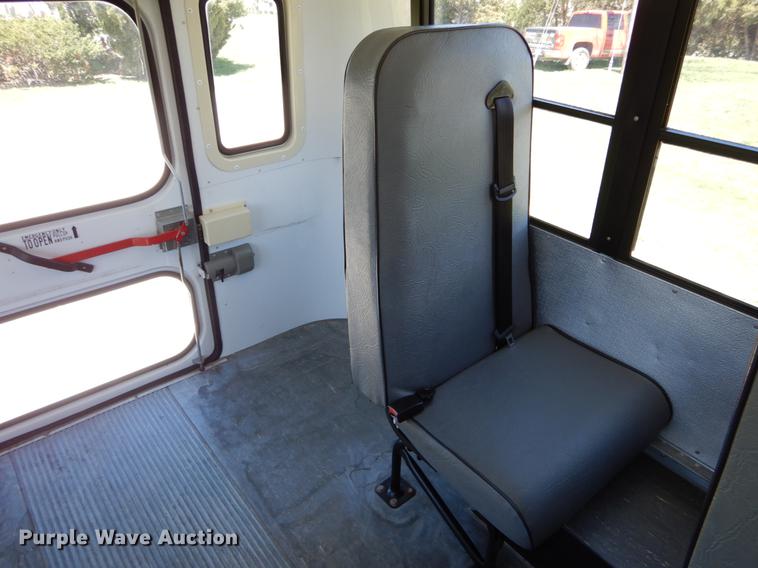 image for item DE8297 2010 Chevrolet Express G3500 school bus